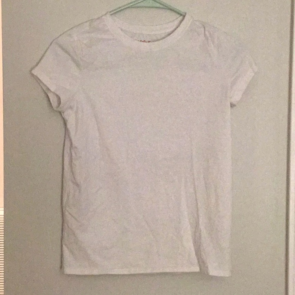 Woman’s basic white t-shirt